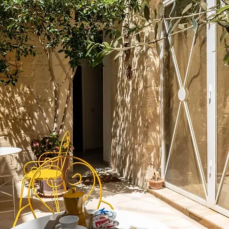 Corte Dei Memoli Di Margiotta Giuseppina Bed & Breakfast 3*